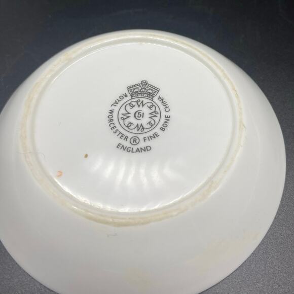 Vintage Royal Worcester Porcelain Trinket Dish w/ Blue & Red Enamel‎ Design - Picture 3 of 5